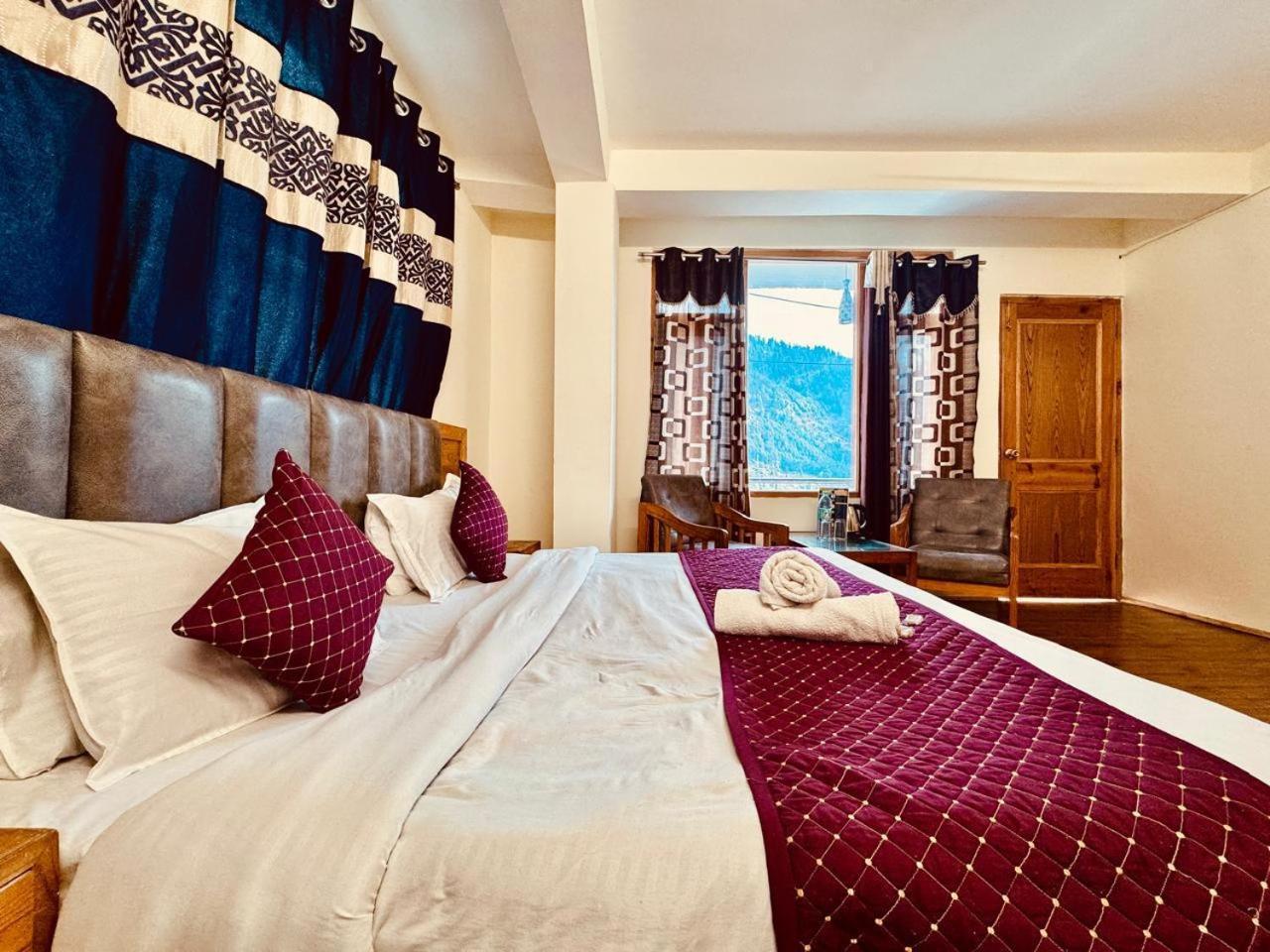 The Royal View Cottage Inn - Manali (Himachal Pradesh) — Photos 1