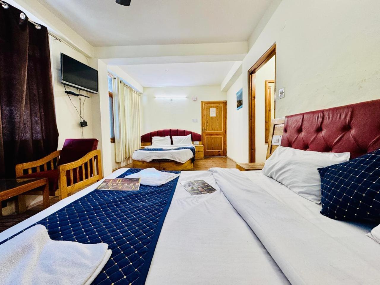 The Royal View Cottage Inn - Manali (Himachal Pradesh) — Photos 3